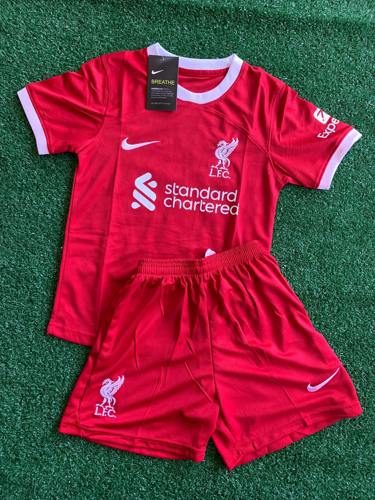 Conjunto Infantil Liverpool FC 2023/24 - Camisa e Short Nike